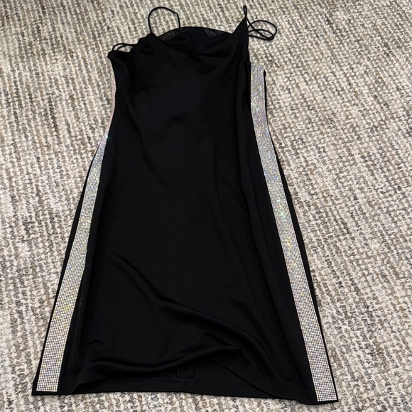 Alice + Olivia Dresses & Skirts - NWT Alice and Olivia Black and silver sequin mini dress